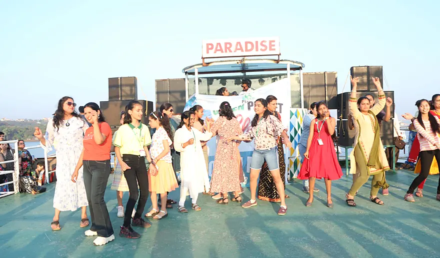 Family Dinner Cruise Luxury at Mandovi River (By Paradise Cruises)